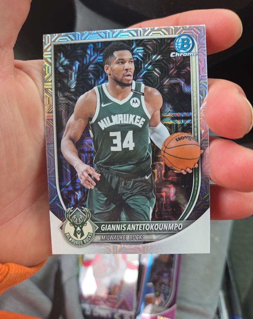 2025-26 Bowman Chrome #BCV-80 Giannis Antetokounmpo — front