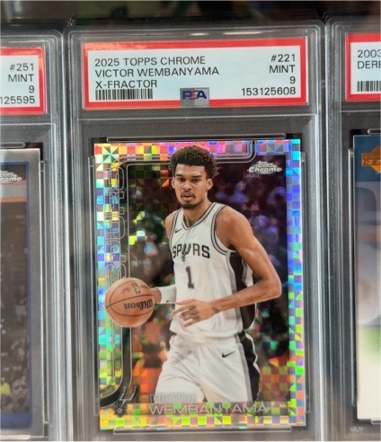 2025 Topps Chrome #221 Victor Wembanyama X-Fractor — front