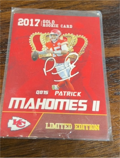 2017 Patrick Mahomes II Gold Rookie Card — front