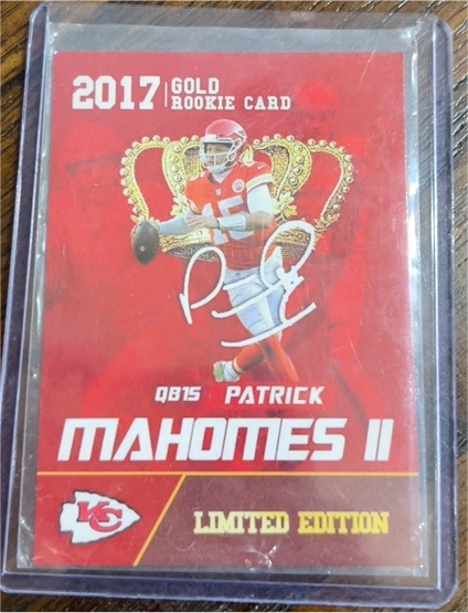 2017 Gold Rookie Card #15 Patrick Mahomes II — front