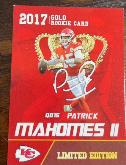 2017 Patrick Mahomes II Gold Rookie Card — front
