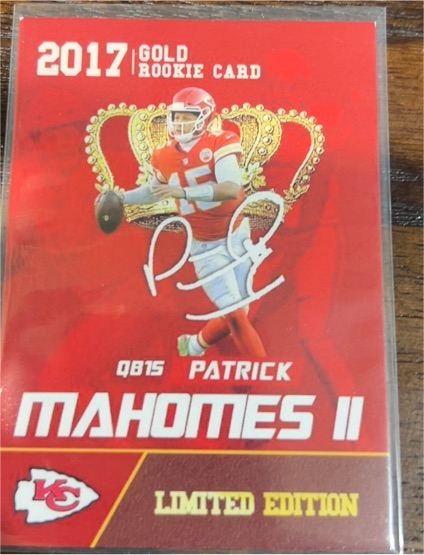 2017 Patrick Mahomes II Gold Rookie Card — front