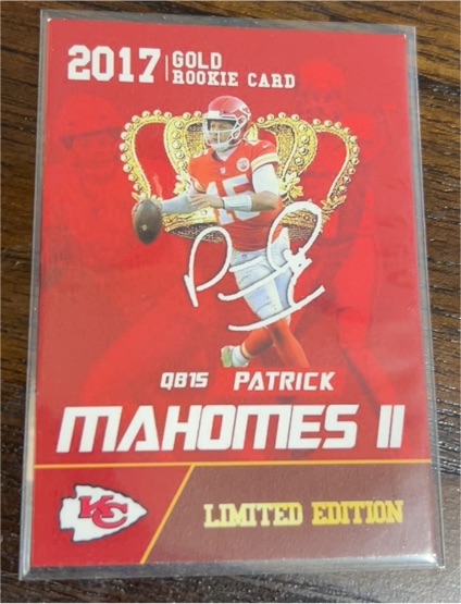 2017 Patrick Mahomes II #15 Gold Rookie Card — front