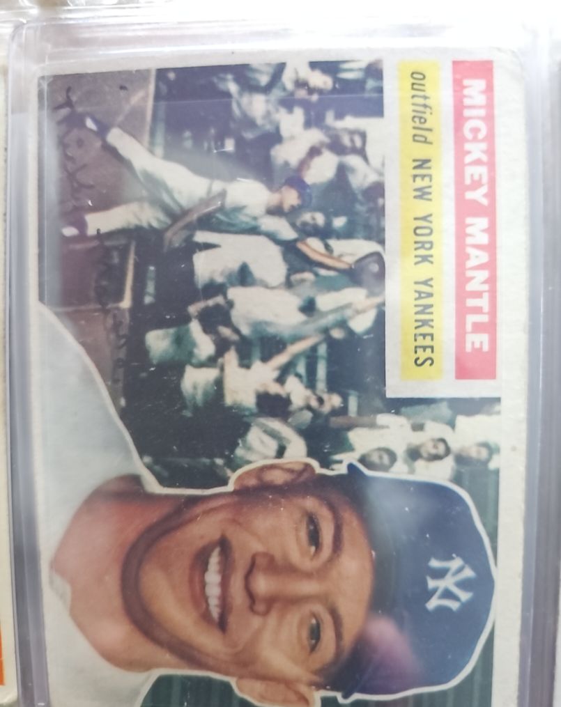 1956 Topps #135 Mickey Mantle — front