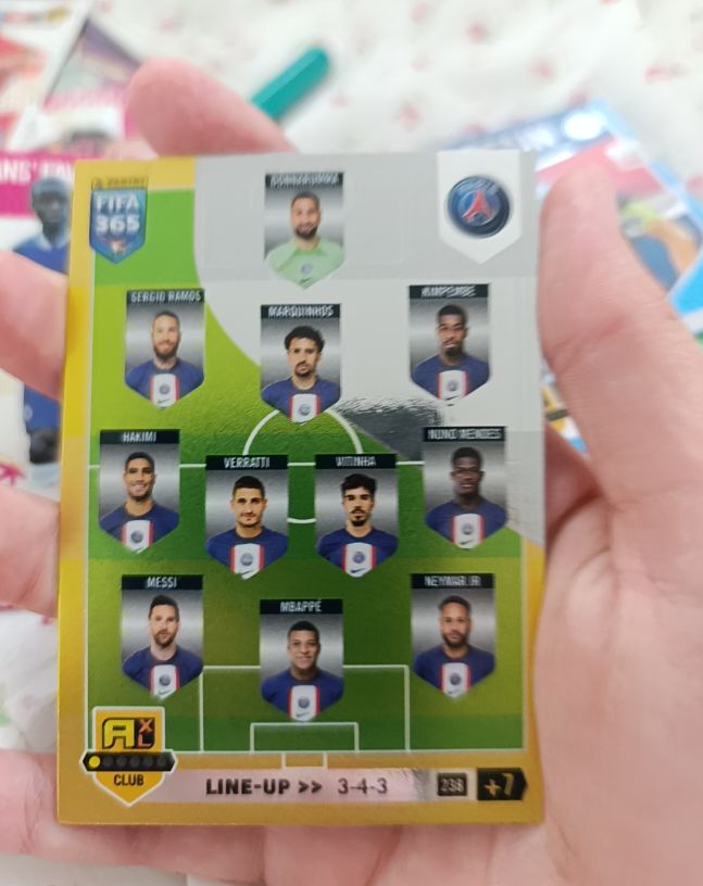 2023 Panini FIFA 365 Adrenalyn XL #238 Paris Saint-Germain Team Card — front