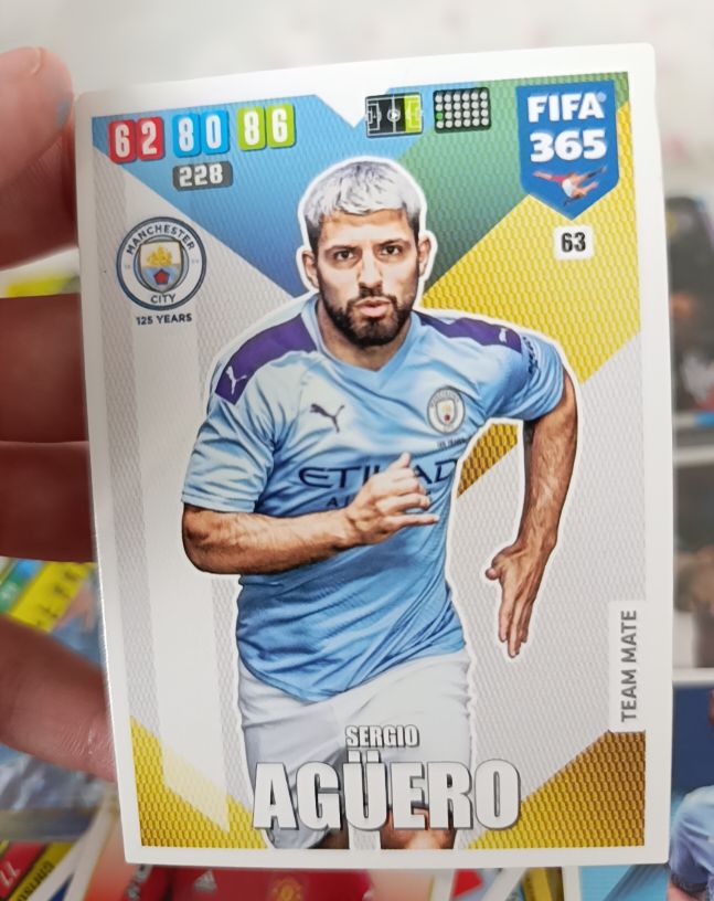 2019 Panini Adrenalyn XL FIFA 365 #63 Sergio Agüero — front