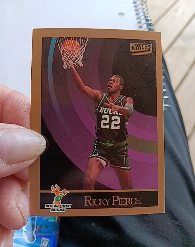 1990-91 SkyBox #162 Ricky Pierce — front