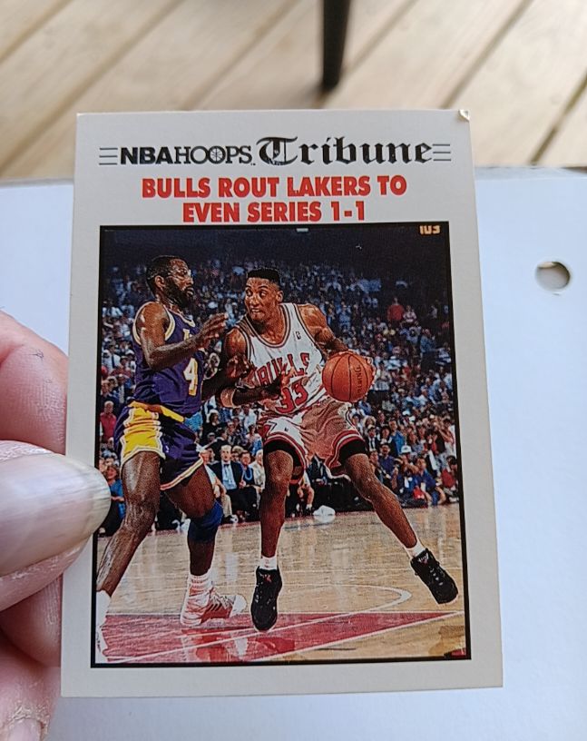 1991-92 NBA Hoops Tribune #539 Scottie Pippen Bulls Rout Lakers to Even Series 1-1 — front