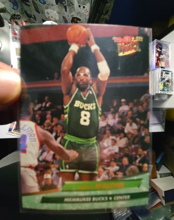 1992-93 Fleer Ultra #106 Moses Malone — front