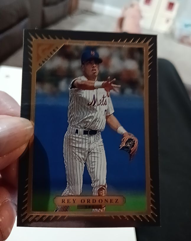 1997 Topps Gallery #141 Rey Ordonez — front