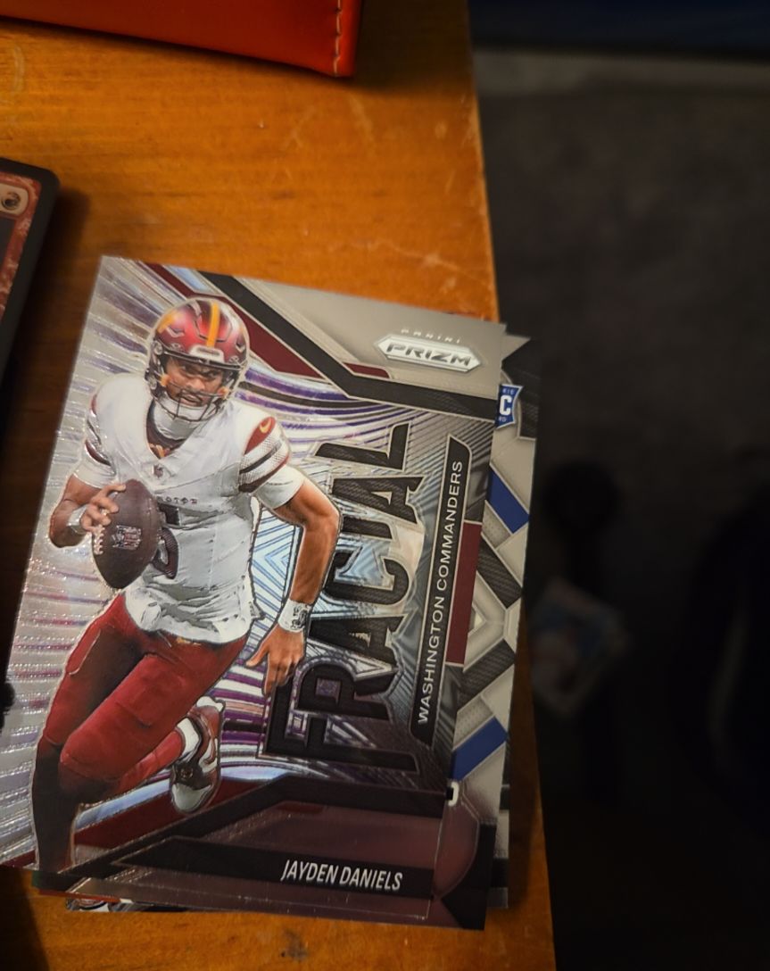 2025 Panini Prizm #1 Jayden Daniels Fractal — front