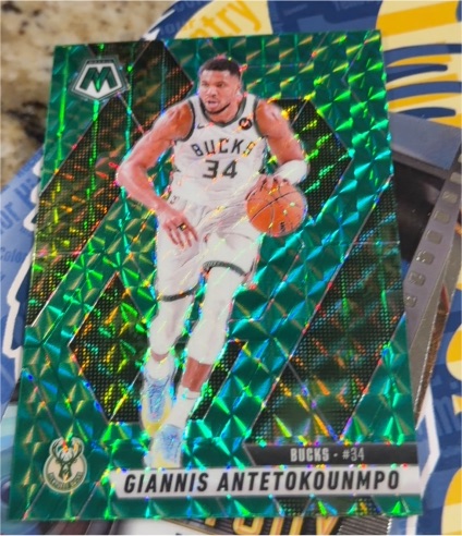 2024-25 Panini Mosaic #13 Giannis Antetokounmpo — front
