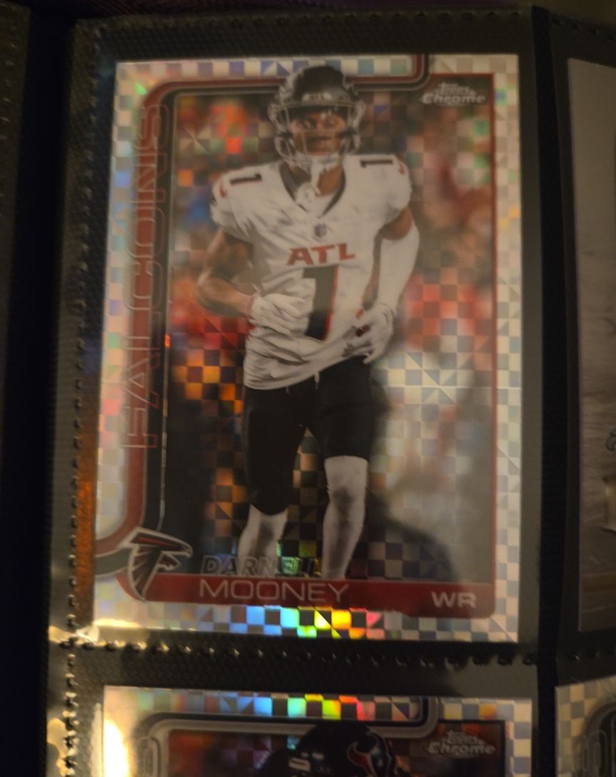 2025 Topps Chrome #11 Darnell Mooney — front