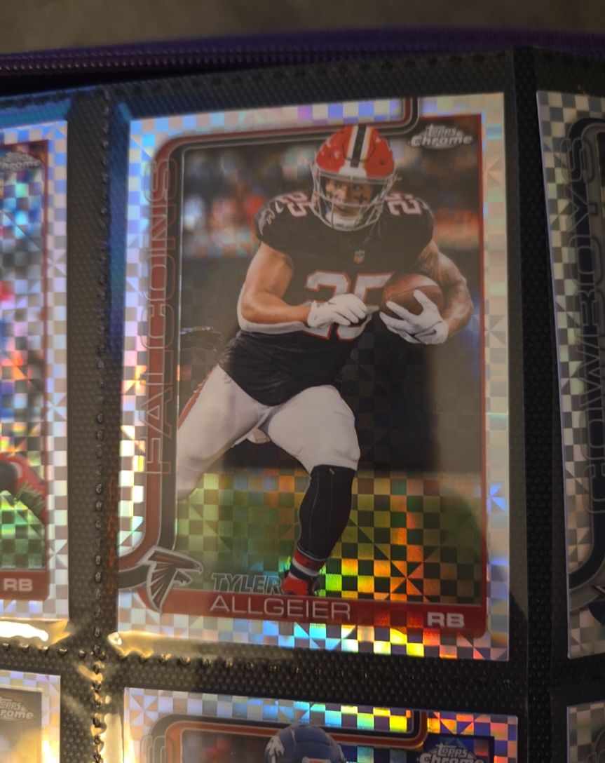 2025 Topps Chrome #17 Tyler Allgeier — front