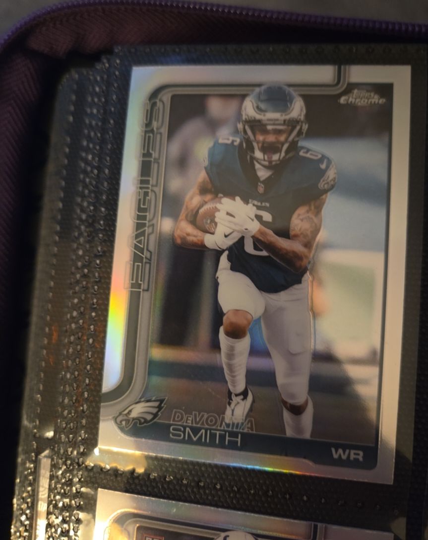 2025 Topps Chrome #244 DeVonta Smith — front