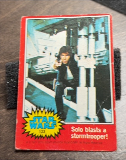 1977 Topps Star Wars Series 2 #123 Solo blasts a stormtrooper! — front