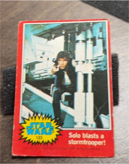 1977 Topps Star Wars Series 2 #123 Solo blasts a stormtrooper — front