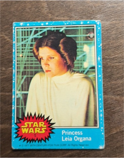1977 Topps Star Wars #5 Princess Leia Organa — front