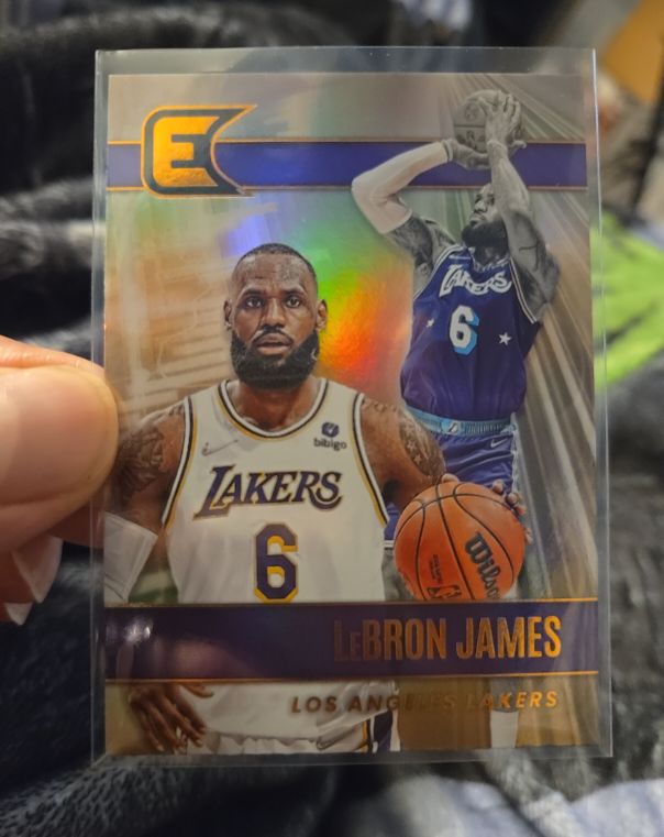 2021-22 Panini Chronicles Essentials #302 LeBron James — front