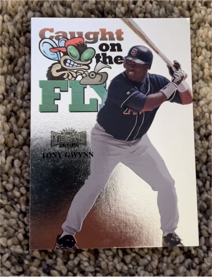 1999 Skybox Metal Universe #239 Tony Gwynn Caught on the Fly — front