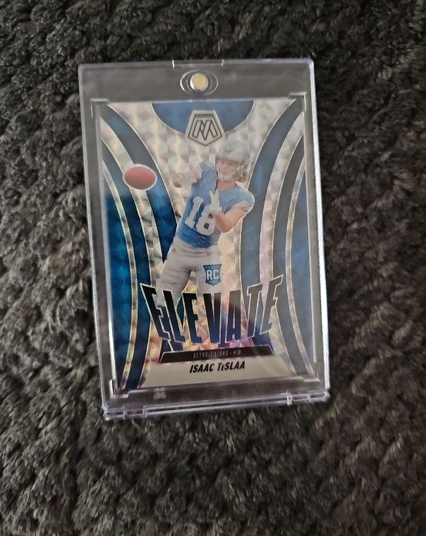 2025 Panini Mosaic #8 Isaac Teslaa Elevate Rookie — front