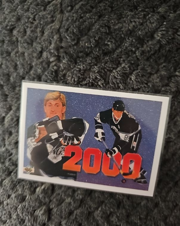 1990-91 Upper Deck #545 Wayne Gretzky 2000 Points — front