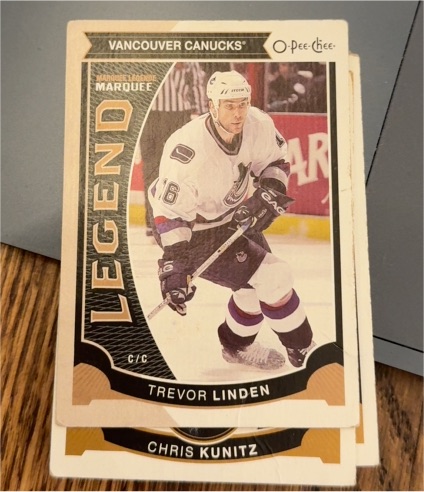2015-16 O-Pee-Chee #564 Trevor Linden Vancouver Canucks — front