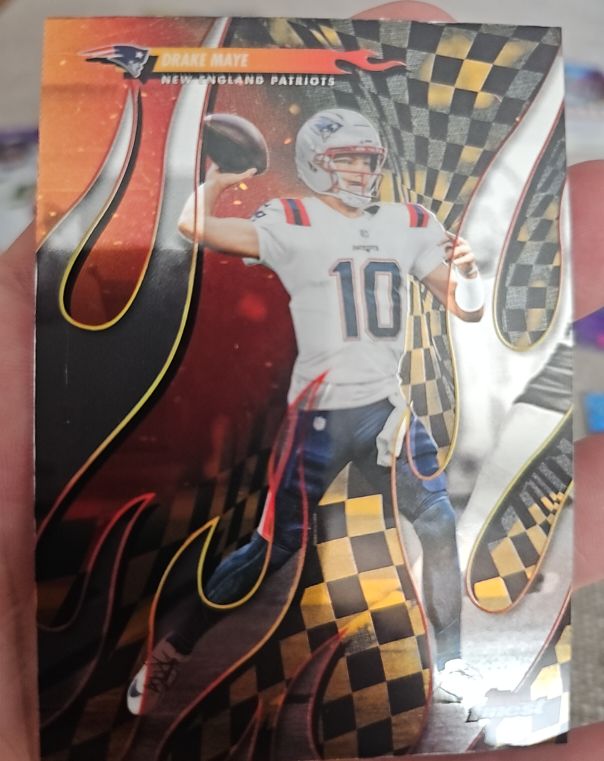 2025 Topps Finest Torchers #T-25 Drake Maye — front