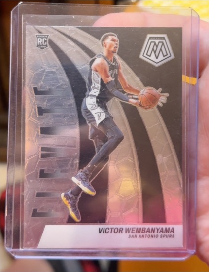 2023-24 Panini Mosaic Elevate #18 Victor Wembanyama — front