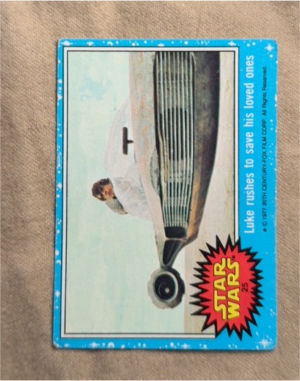 1977 Topps Star Wars #25 Luke rushes to save his loved ones — front