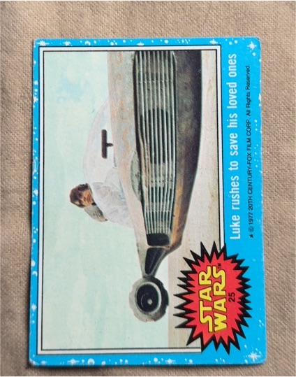 1977 Topps Star Wars Blue Series 1 #25 Luke rushes to save his loved ones — front