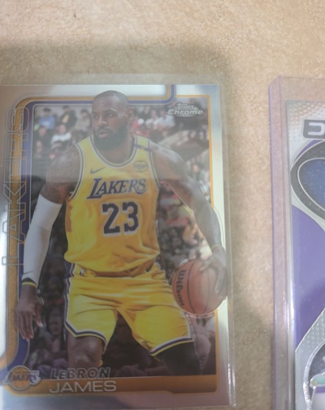 2023 Topps Chrome #23 LeBron James — front
