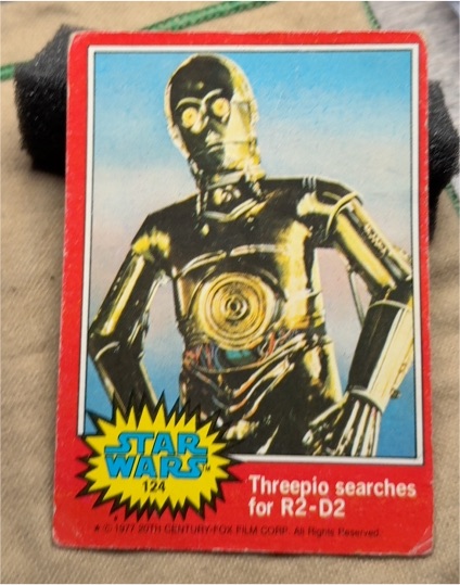 1977 Topps Star Wars #124 Threepio searches for R2-D2 — front