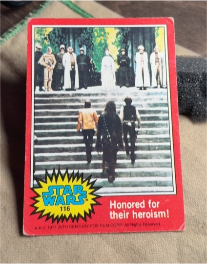 1977 Topps Star Wars Red Series 2 #116 Honored for their heroism! — front