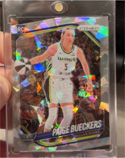 2025 Panini Prizm WNBA #5 Paige Bueckers Cracked Ice Rookie Dallas Wings — front