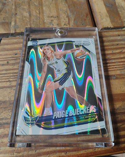 2025 Panini Prizm WNBA #147 Paige Bueckers — front