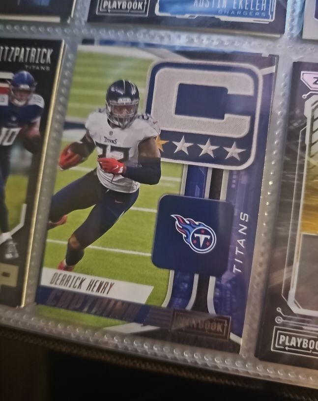 2021 Panini Playbook Captains #CAP-DHE Derrick Henry — front