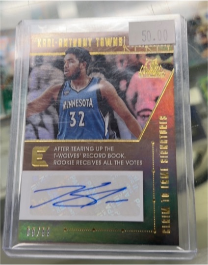 2017-18 Panini Essentials Claim to Fame #CF-KAT Karl-Anthony Towns — front