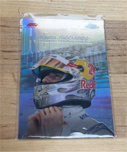 2024 Topps Chrome Formula 1 Helmet Collection #HC-8 Oscar Piastri — front