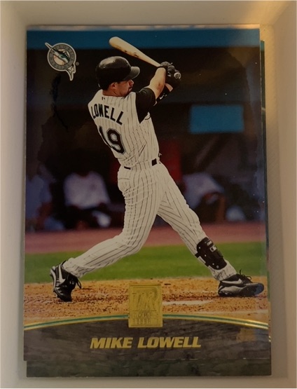 2001 Topps Reserve #33 Mike Lowell — front