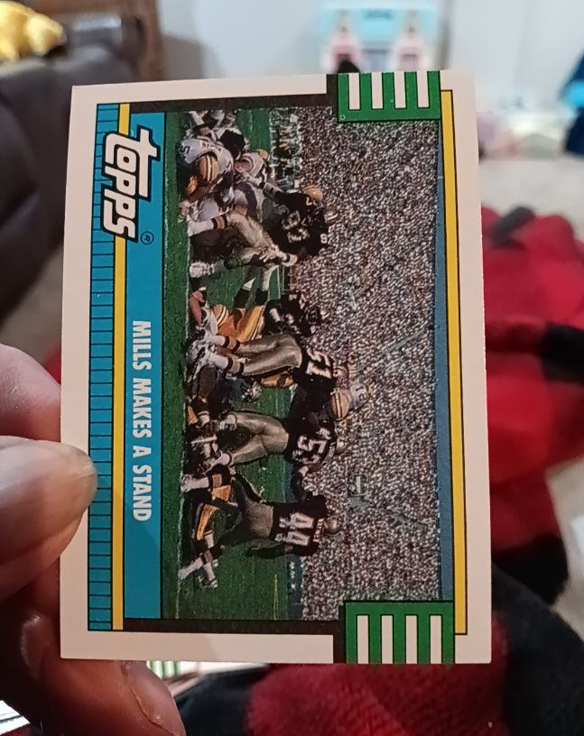 1990 Topps #525 Mills Makes A Stand Sam Mills — front