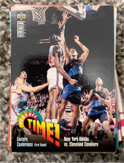 1995-96 Upper Deck Collector's Choice #352 New York Knicks vs. Cleveland Cavaliers — front