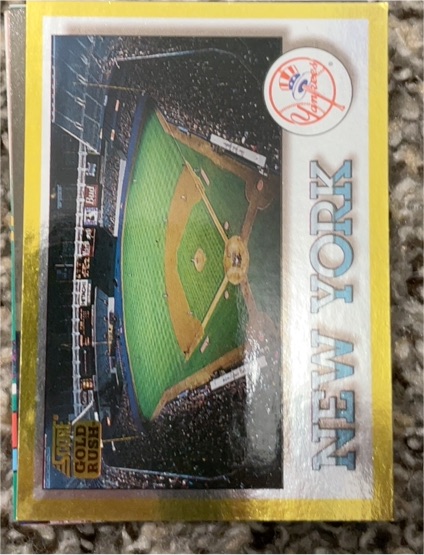 1993 Score Gold Rush #326 New York Yankees Stadium — front