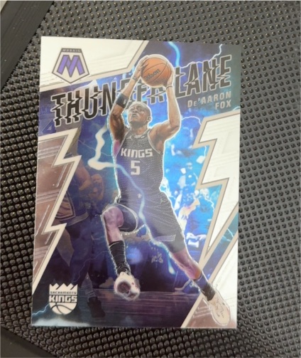 2021-22 Panini Mosaic Thunder Lane #16 De'Aaron Fox — front