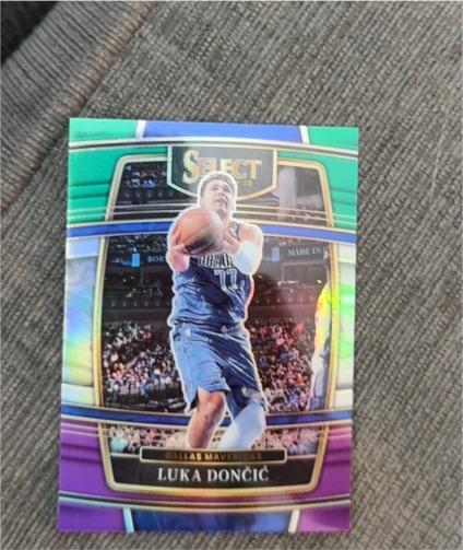 2021-22 Panini Select #12 Luka Dončić — front