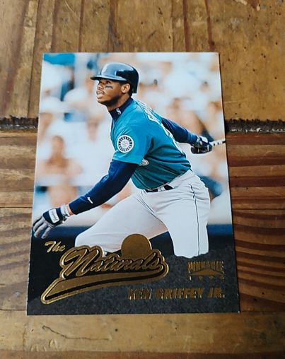 1996 Pinnacle The Naturals #134 Ken Griffey Jr. — front