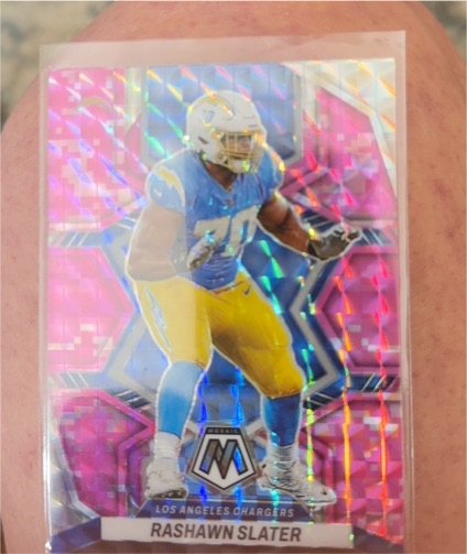 2022 Panini Mosaic #105 Rashawn Slater Mosaic Camo Pink — front