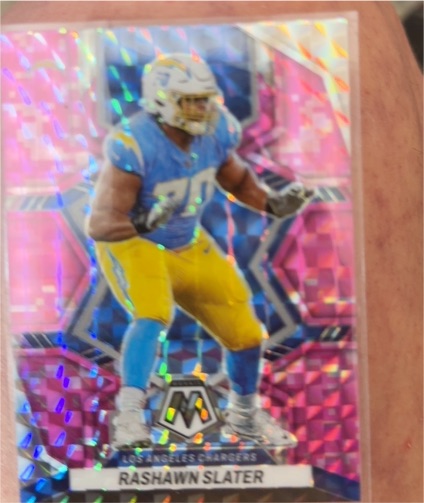 2022 Panini Mosaic #105 Rashawn Slater Mosaic Camo Pink — front