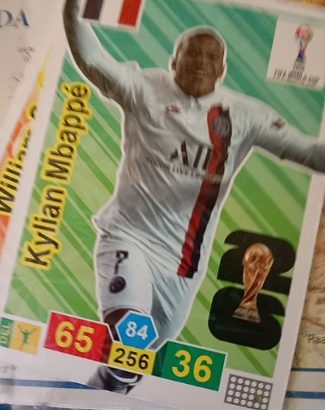 2022 Panini FIFA World Cup Extra Sticker #256 Kylian Mbappé — front