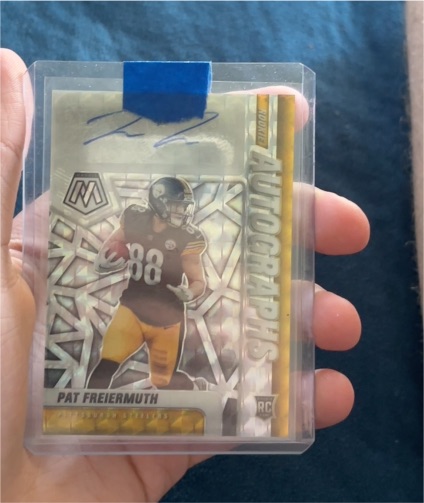 2021 Panini Mosaic #RA-32 Pat Freiermuth Rookie Autograph — front